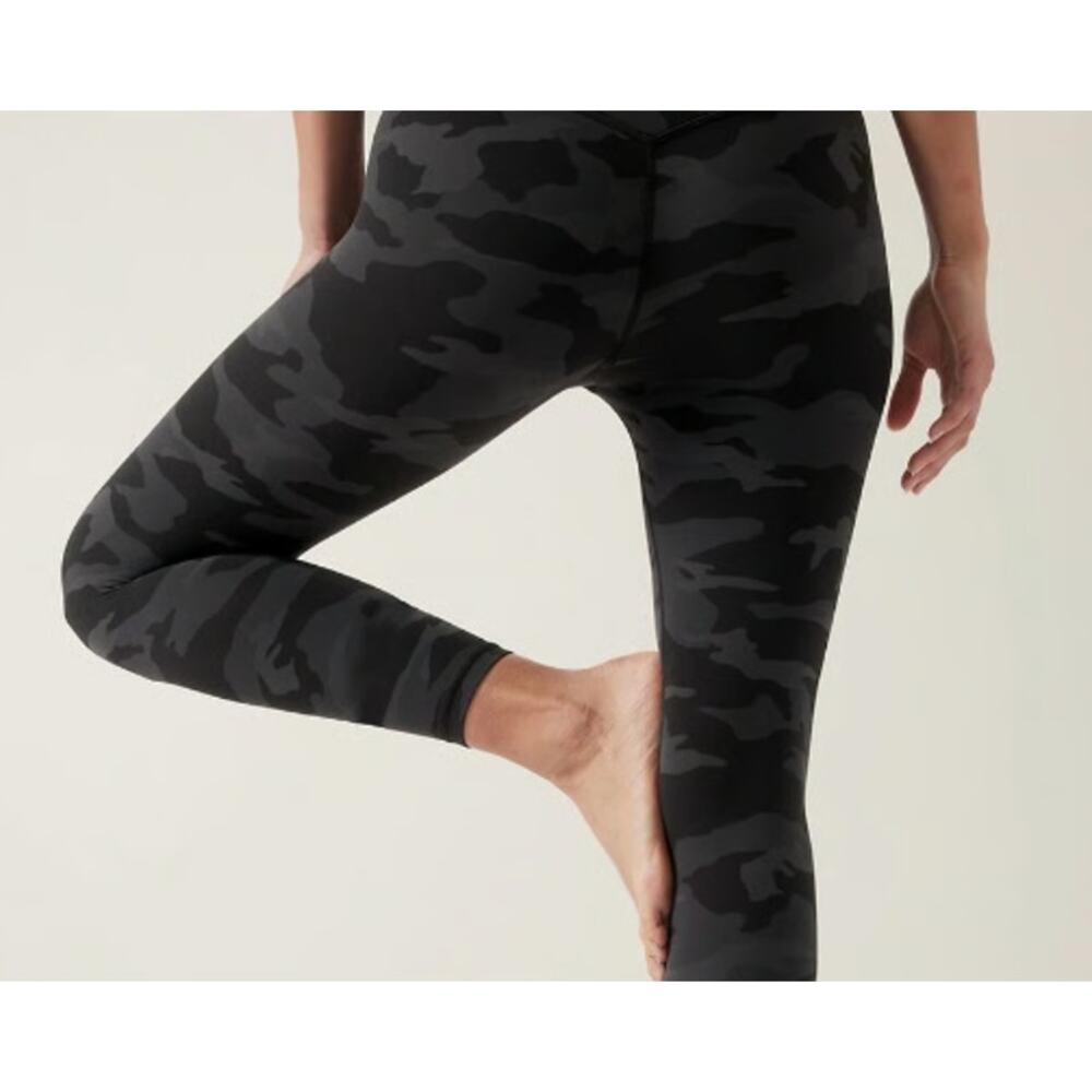 Athleta Elation Camo 7/8 Leggings Small High Rise Yoga Pants